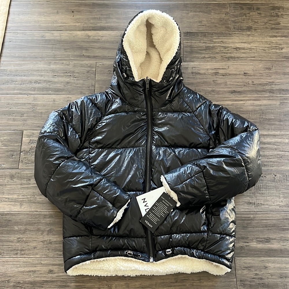 NWT NVLT Anthropologie semi cropped black puffer reversible sherpa